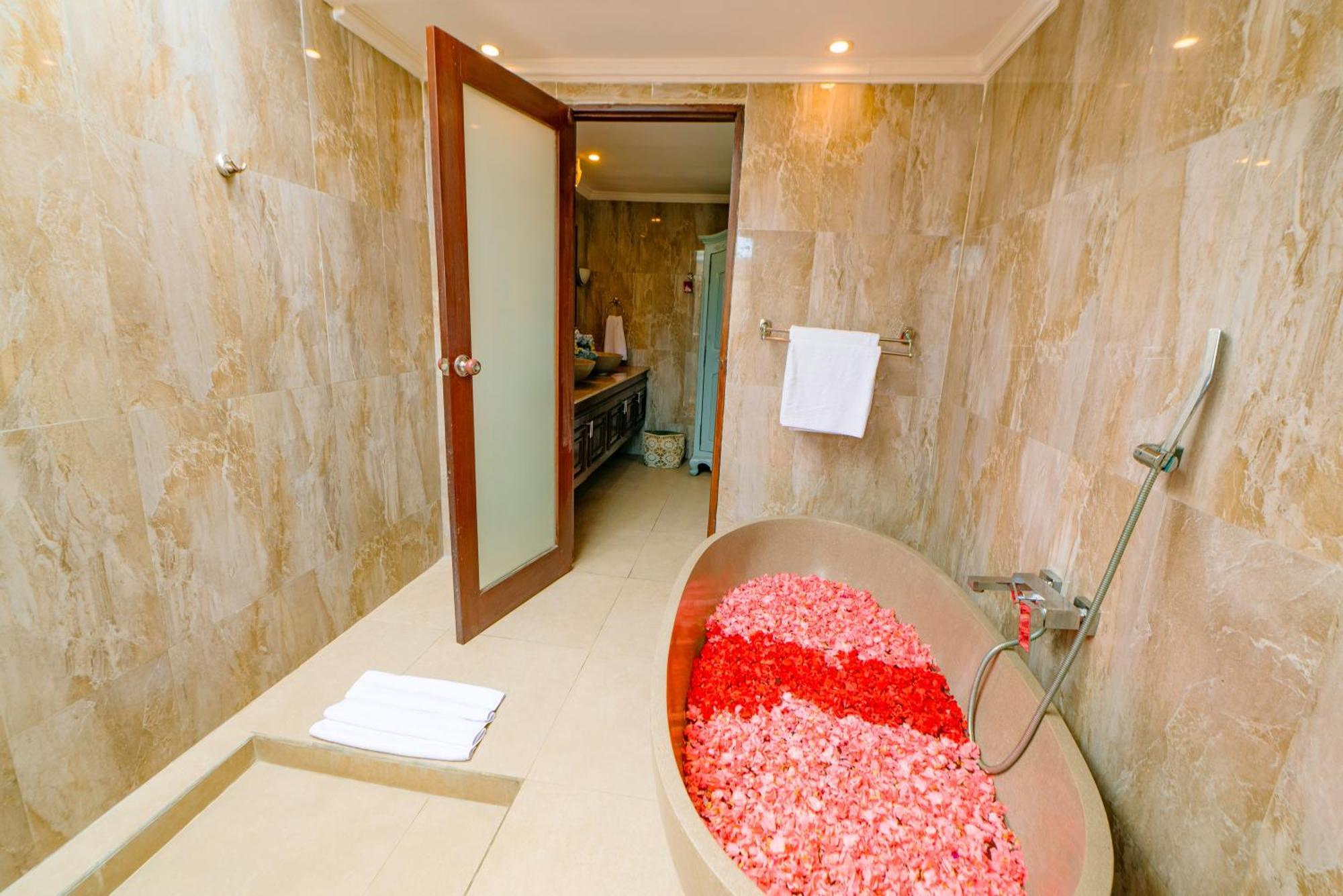 Leona Seminyak